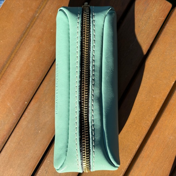 PORTLAND LEATHER Ballpark Pouch in MINT - Picture 6 of 8